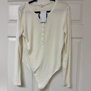NWT Mittoshop Long Sleeve Ribbed Bodysuit. Off white. Size XL. Plastic snap